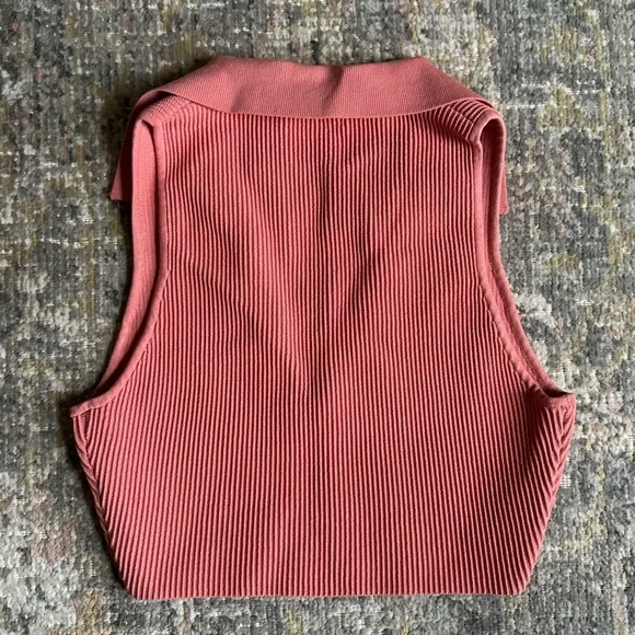 Aritzia Babaton Contour Sculpt Knit Polo Top Ribbed Collared Cropped Size Medium - Picture 5 of 7